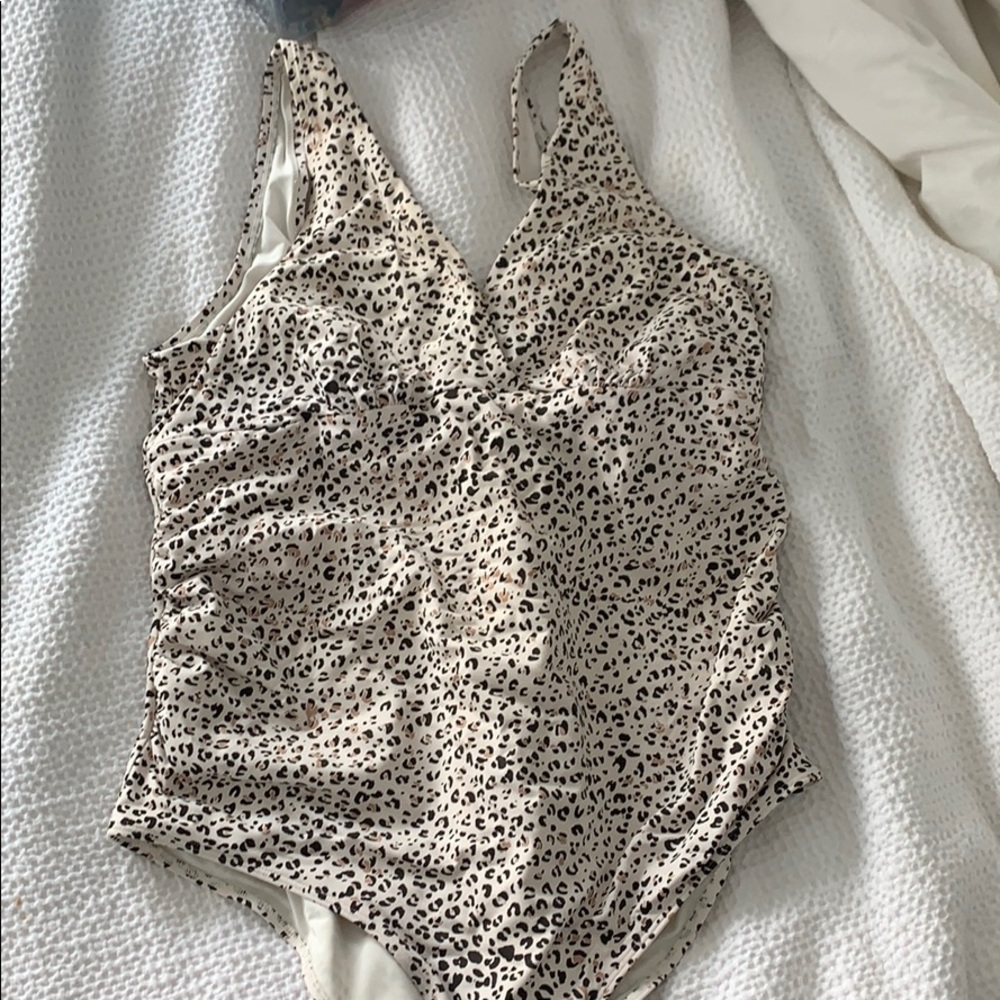 H&M Leopard maternity bathing suit size large